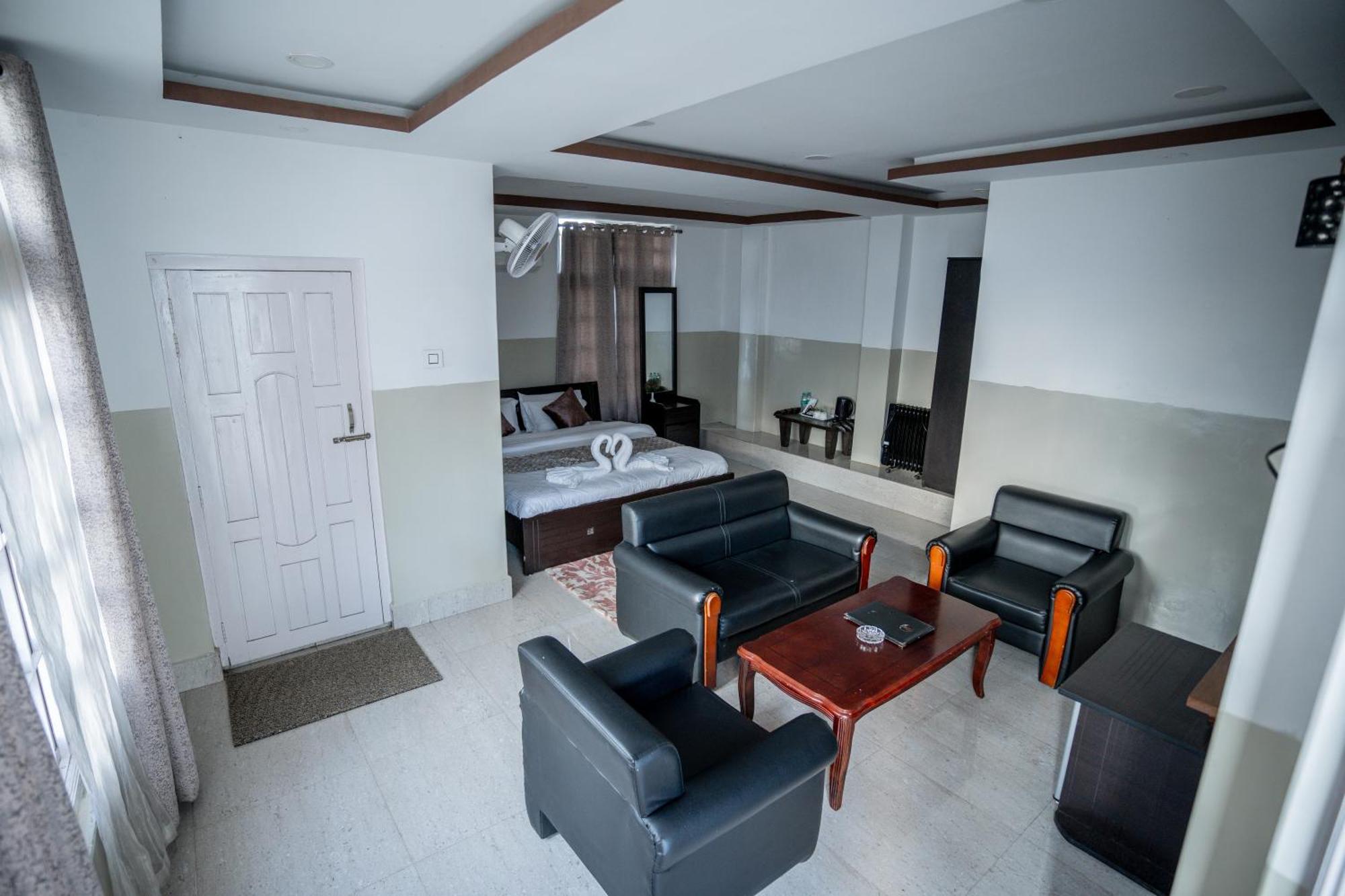 2K Hotel Kohima Экстерьер фото