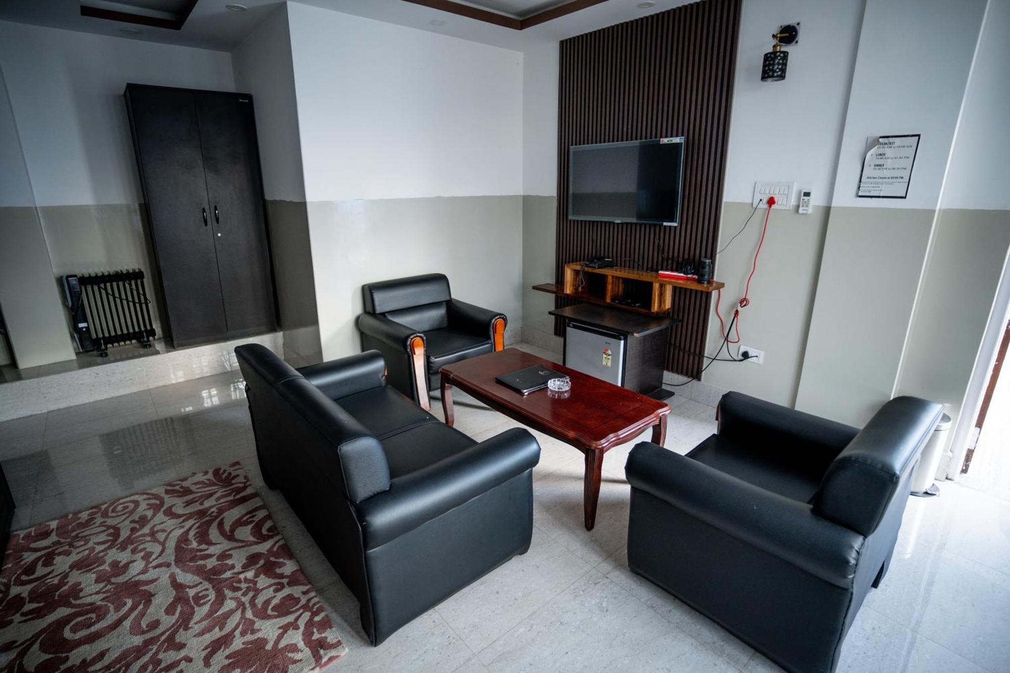 2K Hotel Kohima Экстерьер фото