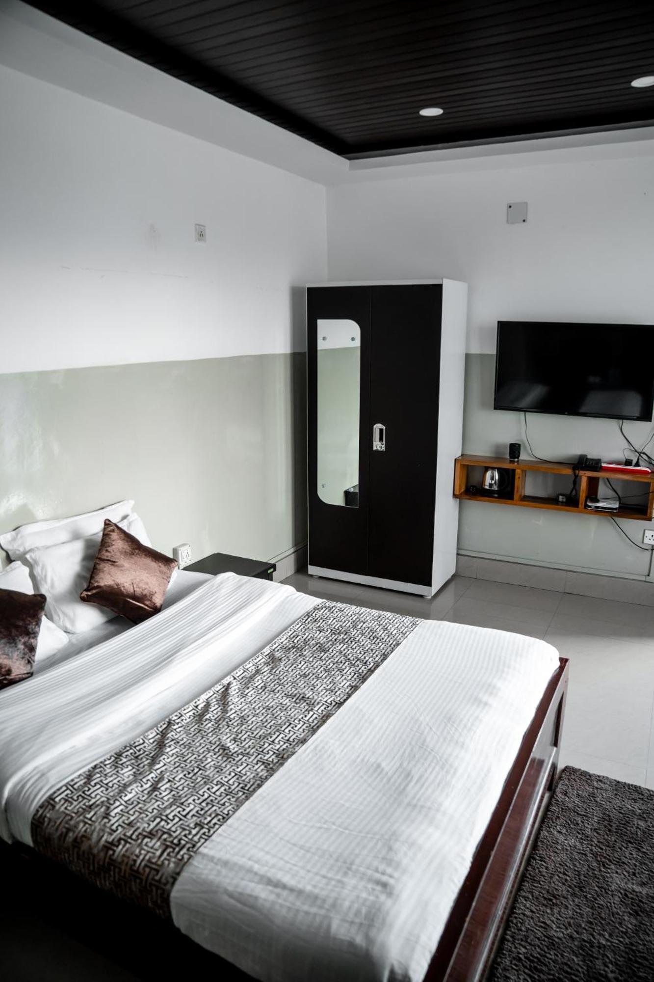 2K Hotel Kohima Экстерьер фото