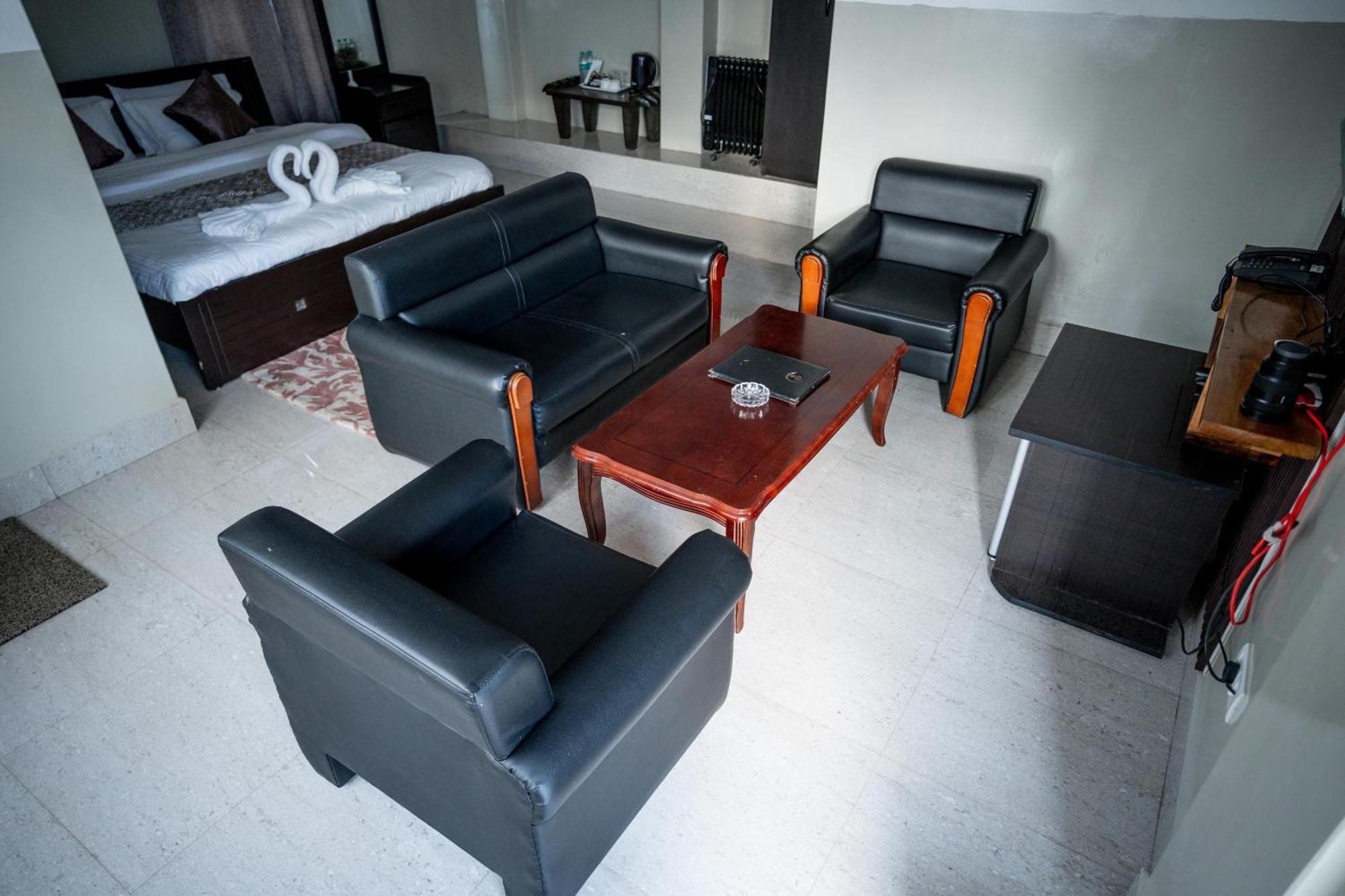 2K Hotel Kohima Экстерьер фото